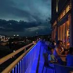 View Deluxe Hotel 4*