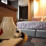 View Deluxe Hotel 4*