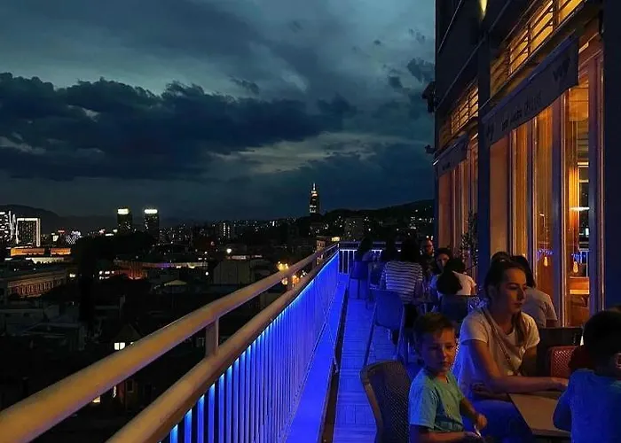 View Deluxe Hotel 4*