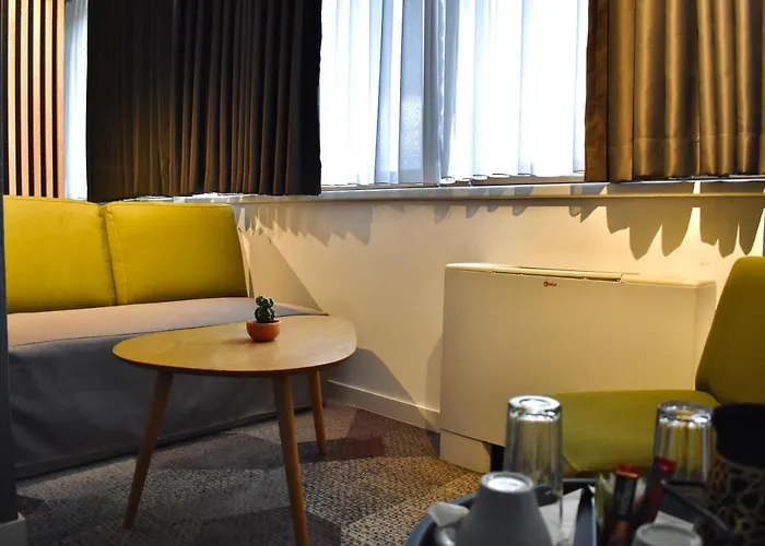 View Deluxe Hotel 4*