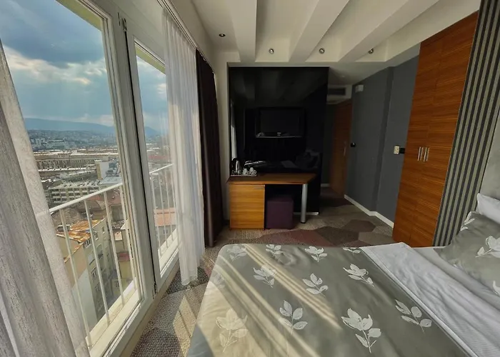 View Deluxe Hotel 4*