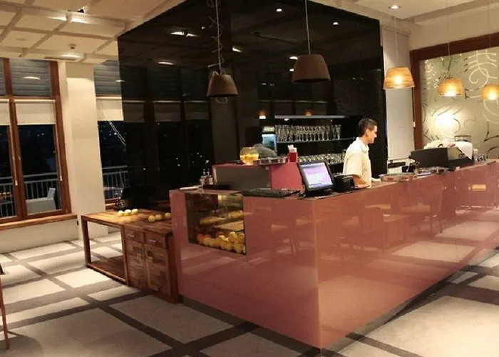 View Deluxe Hotel 4*